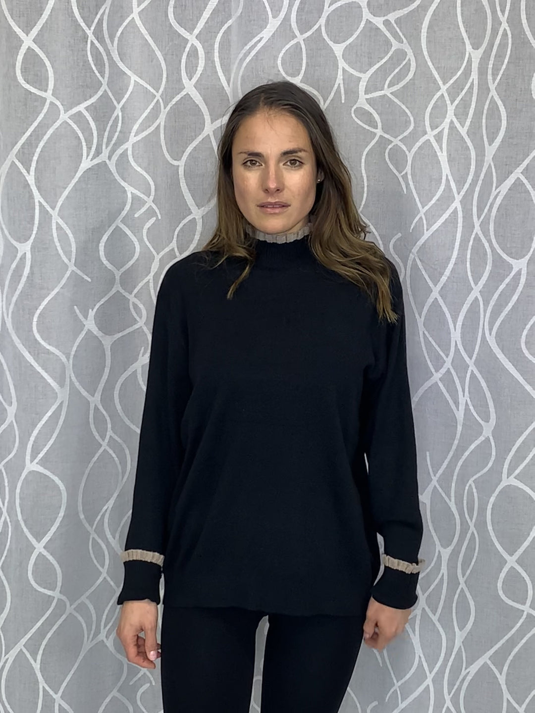 Trim Turtleneck - Modella Lifestyle