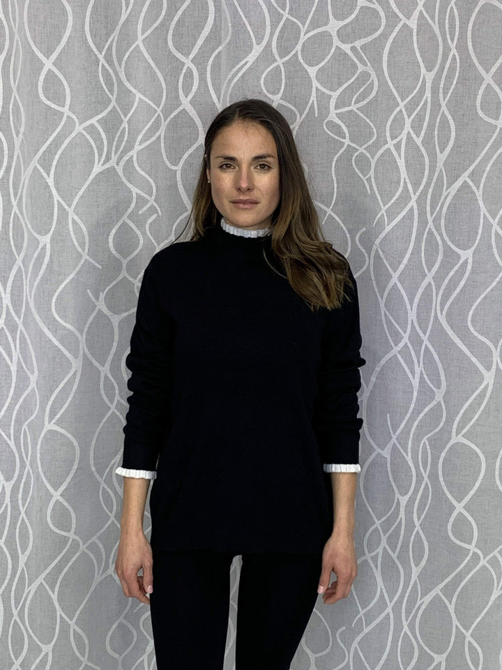 Trim Turtleneck - Modella Lifestyle