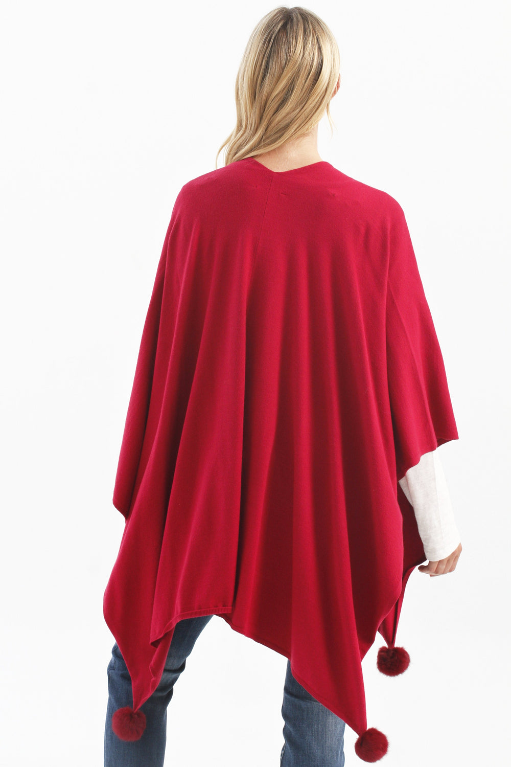 Pom Pom One Size Poncho - Modella Lifestyle